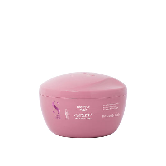 Per Capelli secchi.
Nutrive Mask é un trattamento intensivo anti-aridità che idrata, nutre e rinvigorisce la fibra capillare, i capelli secchi riconquistano velocemente un aspetto sano, morbido e setoso.
Formula Vegan