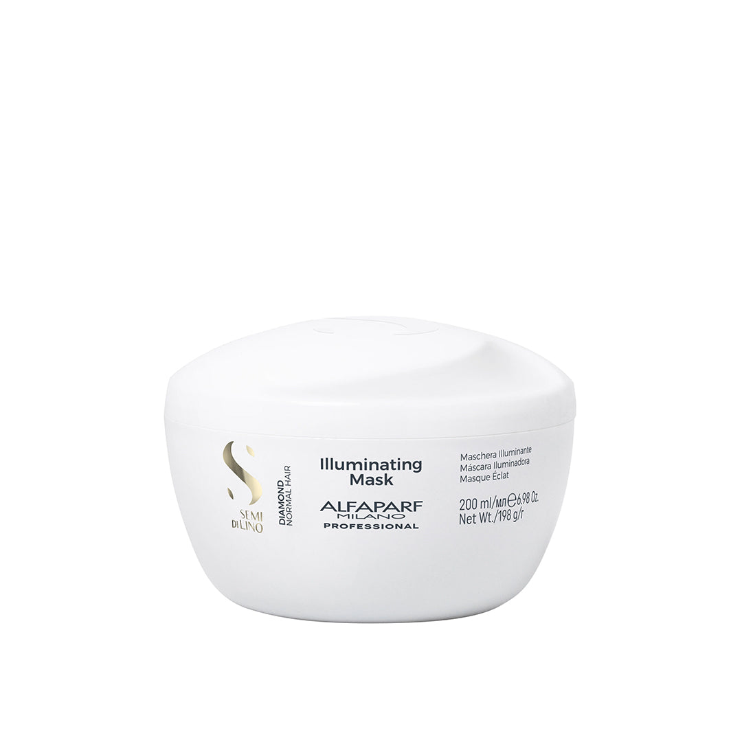 Per Capelli normali.
Illuminating Mask è un trattamento intensivo condizionante che favorisce la coesione delle cuticole per una lucentezza estrema, rendendo i capelli morbidi e setosi, che mantengono nel tempo la loro bellezza e vitalità.
Formula Vegan