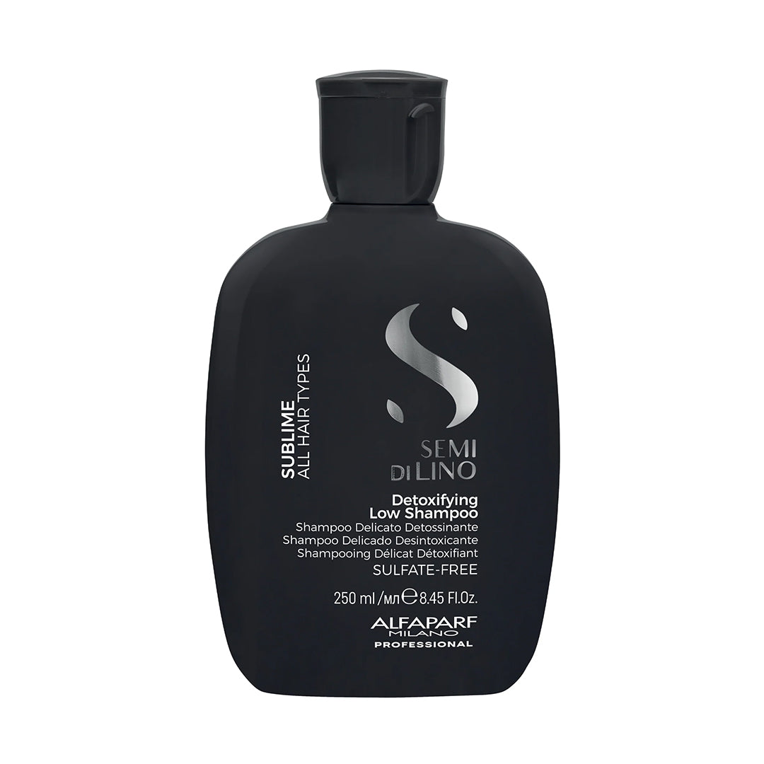 Detoxifying Low Shampoo deterge delicatamente per una rimozione intensiva di impurità, residui e agenti inquinanti, per capelli purificati, leggeri e rivitalizzati.
I capelli riscoprono una bellezza straordinaria.