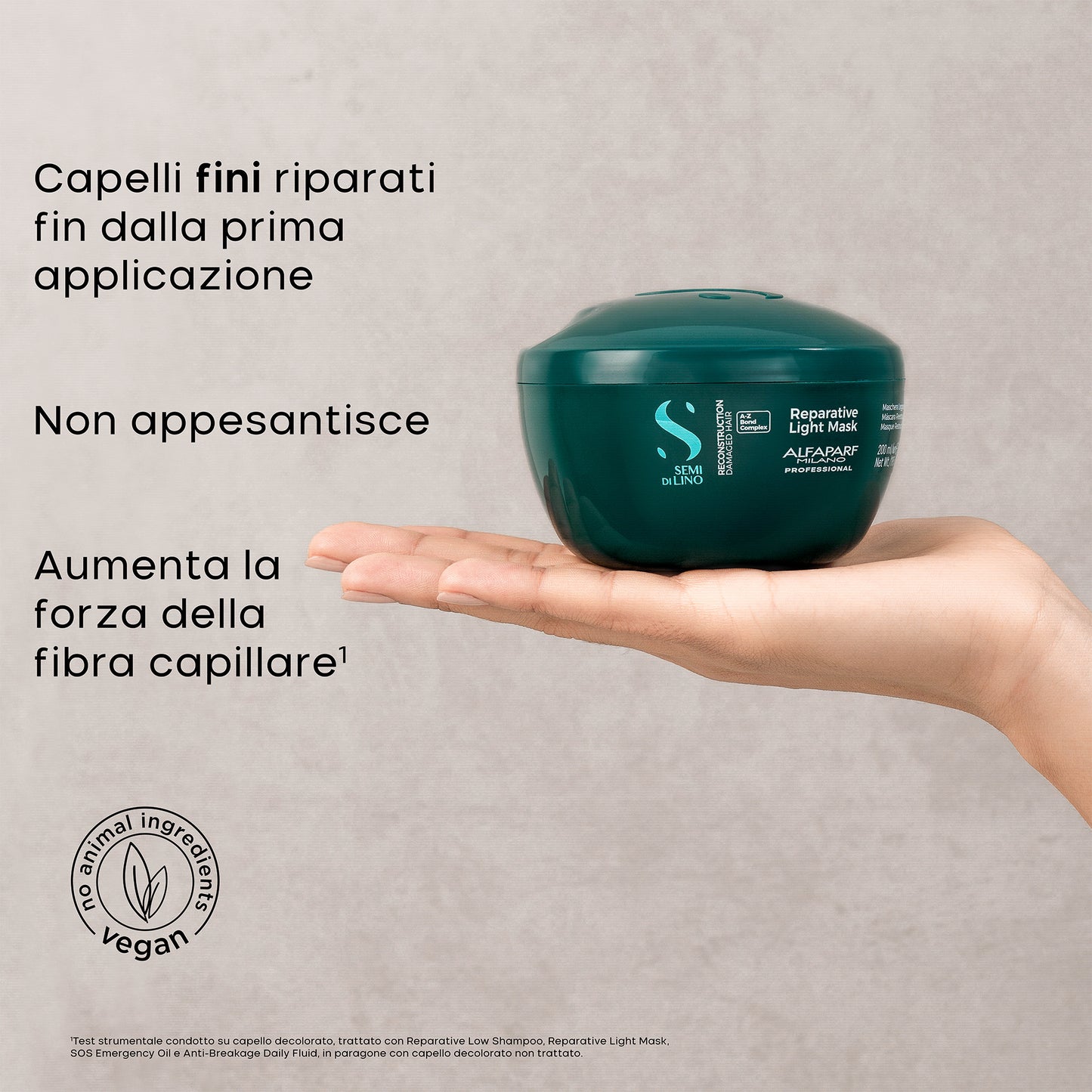 Reparative Light Mask è un trattamento intensivo condizionante consigliato per capelli fini danneggiati. Ricostruisce in profondità la fibra capillare e aumenta la resistenza alla rottura. I capelli sono riparati, più forti, lucenti e dall'aspetto sano.
Formula vegan.
