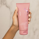 Nutritive leave-in Conditioner addolcisce la fibra capillare e ne facilita il controllo senza appesantire, per capelli morbidi e luminosi dall'aspetto sano e setoso.

Formula Vegan