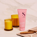 Nutritive leave-in Conditioner addolcisce la fibra capillare e ne facilita il controllo senza appesantire, per capelli morbidi e luminosi dall'aspetto sano e setoso.

Formula Vegan