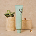 Capelli con problemi di forfora secca e grassa.

Gentle Exfoliating Scrub purifica delicatamente il cuoio capelluto, ideale per esfoliare le cuti con problemi di forfora.

Formula Vegan