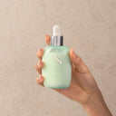 Calming Tonic è un tonico lenitivo per cute sensibile. Offre sollievo dal prurito e da sensazioni di fastidio.

Formula Vegan