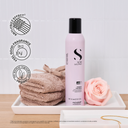 Semi di Lino / Original Hairspray 300ml - Lacca spray illuminante a tenuta forte. Per tutti i tipi di capelli. Asseconda il movimento dei capelli e apporta lucentezza, senza appesantire.
Tenuta forte, utile per fissare naturalmente i raccolti più strutturati.