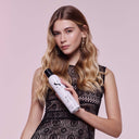 Semi di Lino / Original Hairspray 300ml - Lacca spray illuminante a tenuta forte. Per tutti i tipi di capelli. Asseconda il movimento dei capelli e apporta lucentezza, senza appesantire.
Tenuta forte, utile per fissare naturalmente i raccolti più strutturati.