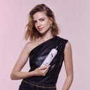 Semi di Lino / Texturizing Dry Shampoo 300ml - Shampoo secco texturizzante Offre sostegno istantaneo e assorbe l'oleosità in eccesso, per capelli subito più leggeri e profumati.