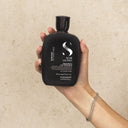 Detoxifying Low Shampoo deterge delicatamente per una rimozione intensiva di impurità, residui e agenti inquinanti, per capelli purificati, leggeri e rivitalizzati.

I capelli riscoprono una bellezza straordinaria.
